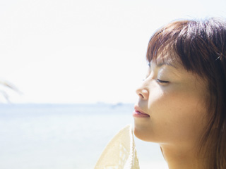 正常位セックス中のぽっちゃり熟女